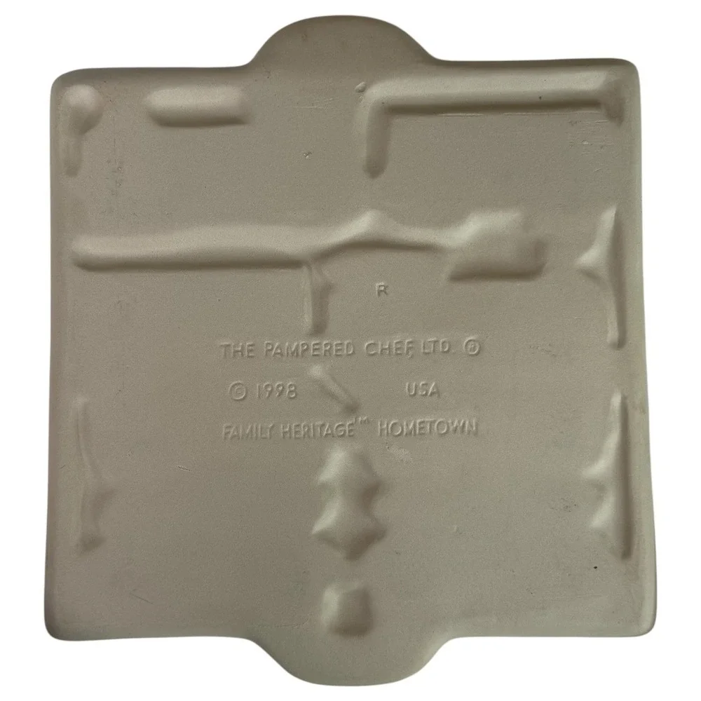 1998 VTG Pampered Chef Gingerbread Mold Home Train Stoneware Pan Frosting Bag‎